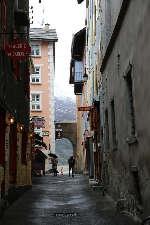 Auberge De La Paix Briançon Buitenkant foto