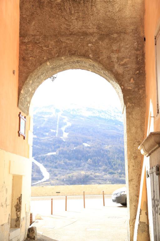 Auberge De La Paix Briançon Buitenkant foto