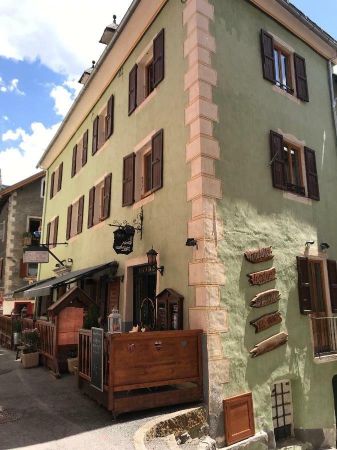 Auberge De La Paix Briançon Buitenkant foto